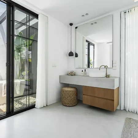 Villa Matda Beachfront Puente - Marbella